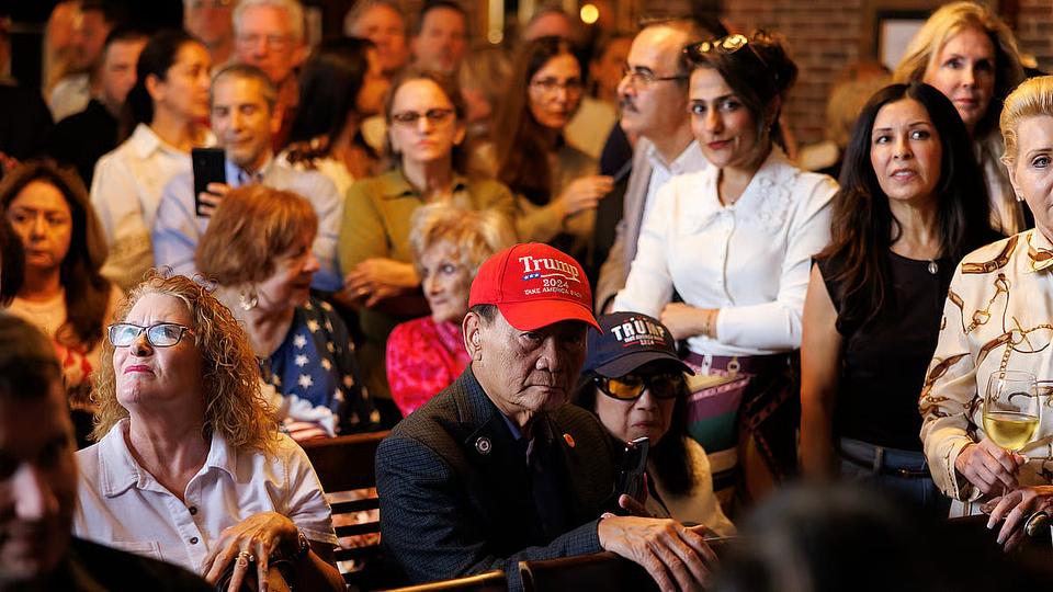 US midterm candidates court Indian-American voters with food and temple visits